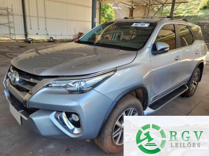 TOYOTA HILUX SW4 16/16